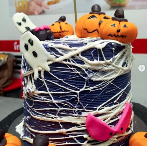 Torta com decoração de Halloween