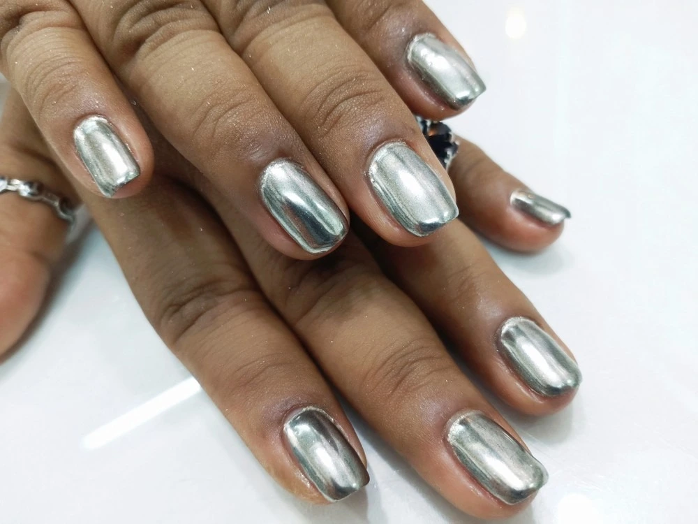 unhas cromadas