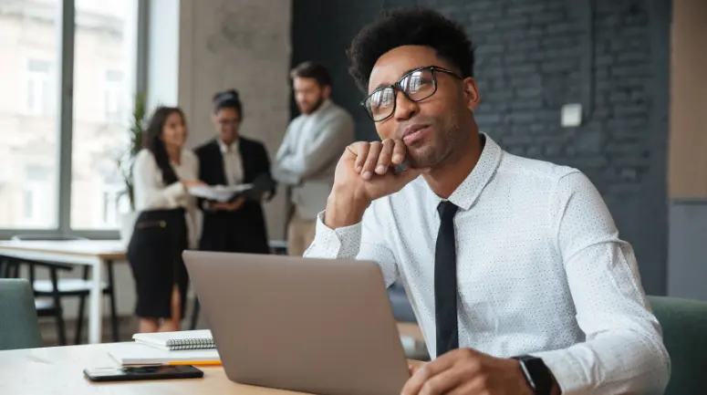Mercado de trabalho: O que é preciso para se destacar? Confira essas 3 dicas!
