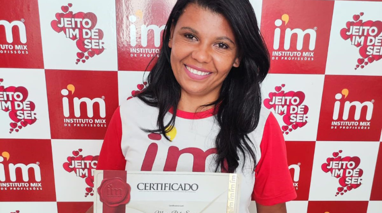 Case de Sucesso: Maysa, Aluna do Curso de Cabeleireiro Profissional do Instituto Mix