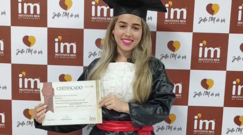 O Sucesso de Lígia: Um Caso de Transformação Profissional na Área da Beleza com o Curso de Depilação