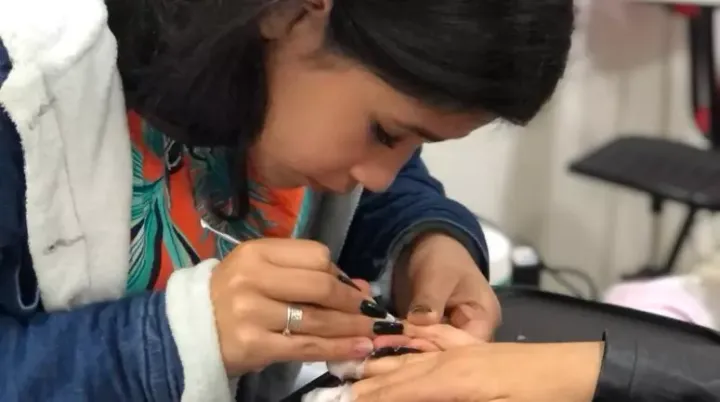 Foco na qualificação: aos 14 anos ela já é dona do seu próprio negócio!