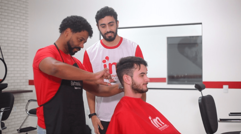 Como ser um barbeiro profissional? 💈