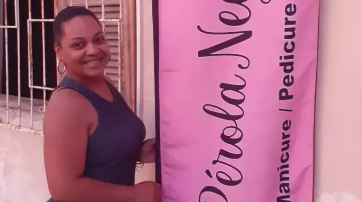 Incentivos de amigos faz manicure empreender na área da beleza