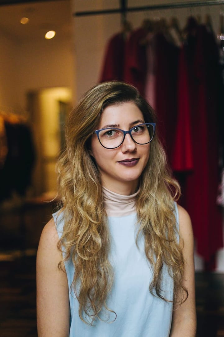 O Sucesso de Eluana: Do Instituto Mix ao Topo da Tecnologia como Designer Gráfico e Auxiliar de Projetos